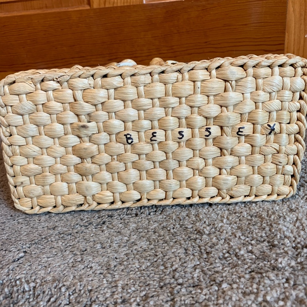 Vintage Woven Straw Handbag with Shell Decoration - Picture 3 of 6